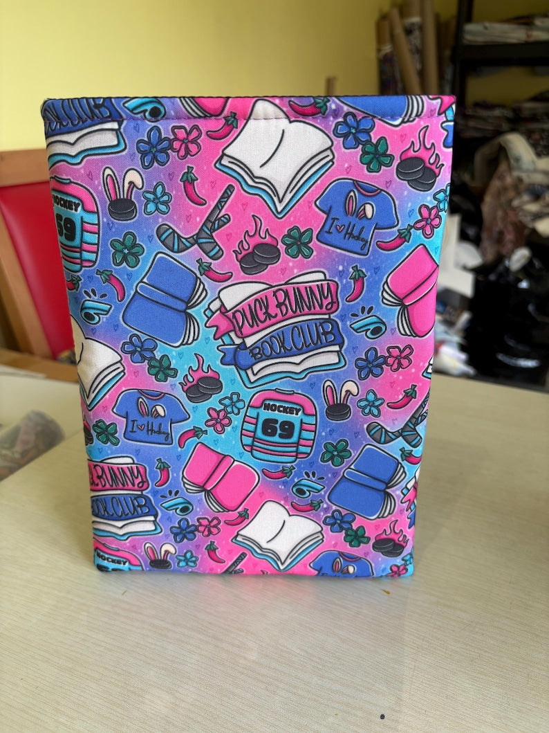 Puck bunny hockey romance bookish book sleeve book jacket booksleeve